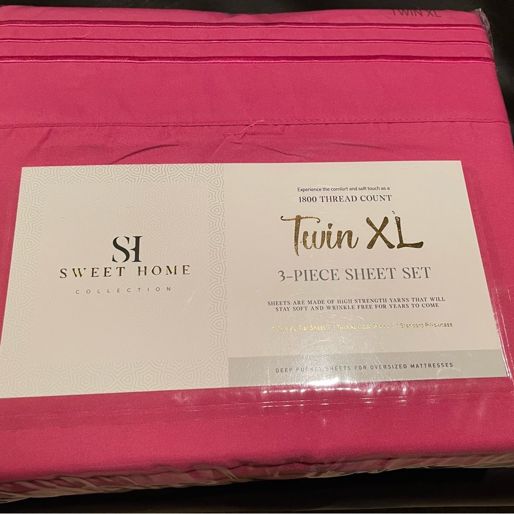 NWT Twin XL fuschia sheets